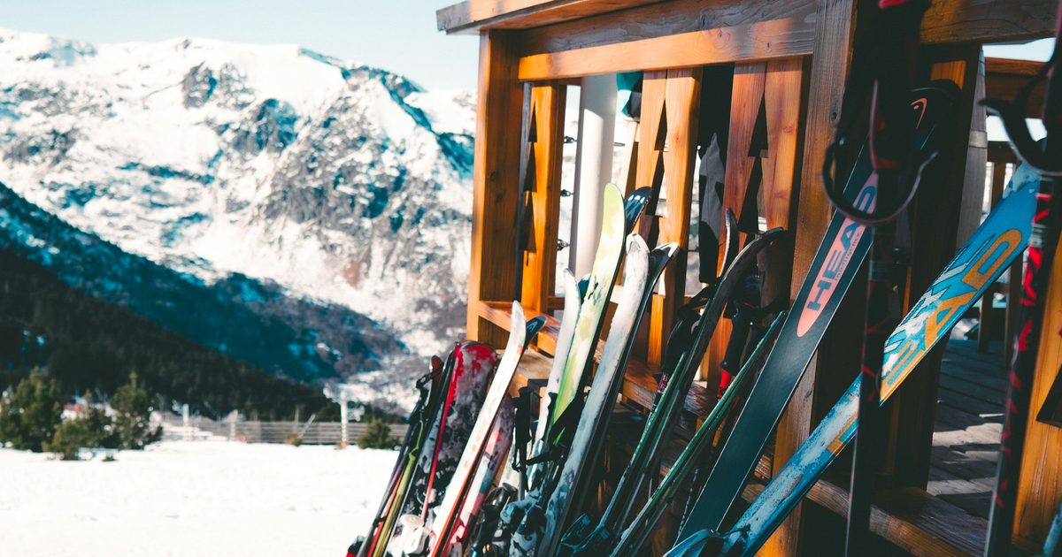 Alquilo material de esquí en Sierra Nevada: cómo quitar la cola de las 8:30